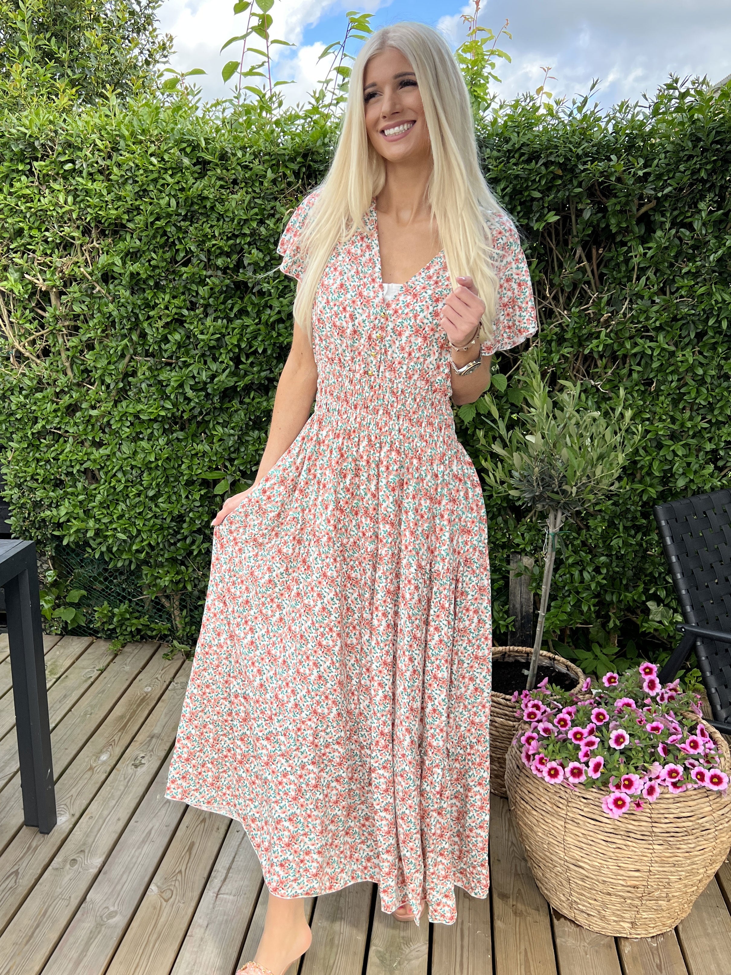 Saline - Beige sommerkjole med farverige blomster